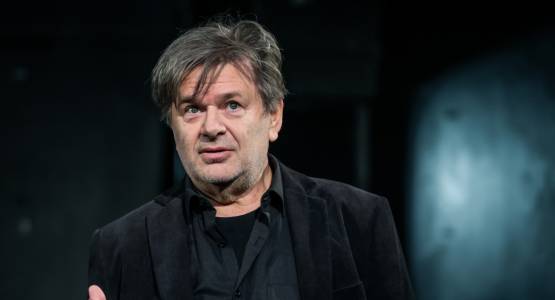 Tantermekbe visszük Dante művét
